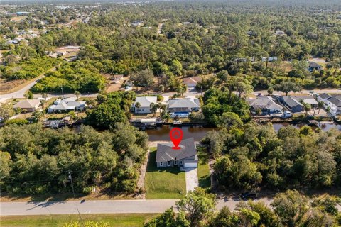 House in Port Charlotte, Florida 4 bedrooms, 166.76 sq.m. № 2221164 - photo 9