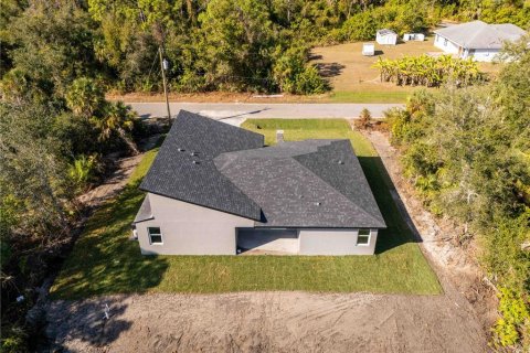 House in Port Charlotte, Florida 4 bedrooms, 166.76 sq.m. № 2221164 - photo 22