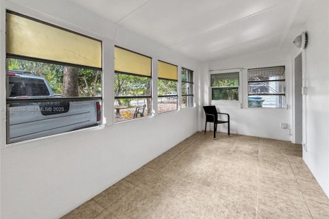 Снять в аренду виллу или дом в Форт-Лодердейл, Флорида 3 спальни, 78.78м2, № 1989530 - фото 2