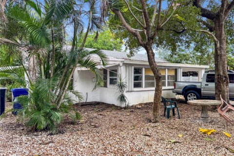 Снять в аренду виллу или дом в Форт-Лодердейл, Флорида 3 спальни, 78.78м2, № 1989530 - фото 1