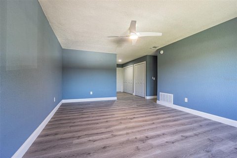Villa ou maison à louer à New Port Richey, Floride: 4 chambres, 250.84 m2 № 2386156 - photo 16
