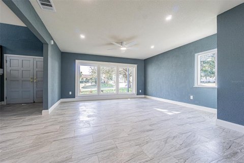 Villa ou maison à louer à New Port Richey, Floride: 4 chambres, 250.84 m2 № 2386156 - photo 3