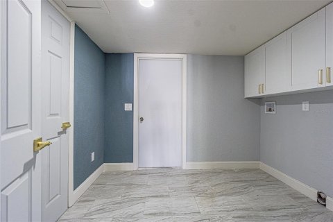 Villa ou maison à louer à New Port Richey, Floride: 4 chambres, 250.84 m2 № 2386156 - photo 10