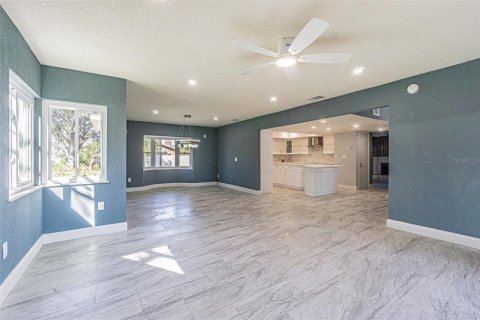 Villa ou maison à louer à New Port Richey, Floride: 4 chambres, 250.84 m2 № 2386156 - photo 7