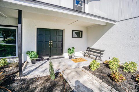 Villa ou maison à louer à New Port Richey, Floride: 4 chambres, 250.84 m2 № 2386156 - photo 2