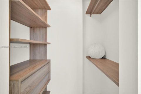 Condo in Doral, Florida, 3 bedrooms  № 1889257 - photo 29