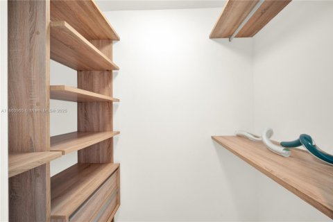 Condo in Doral, Florida, 3 bedrooms  № 1889257 - photo 23