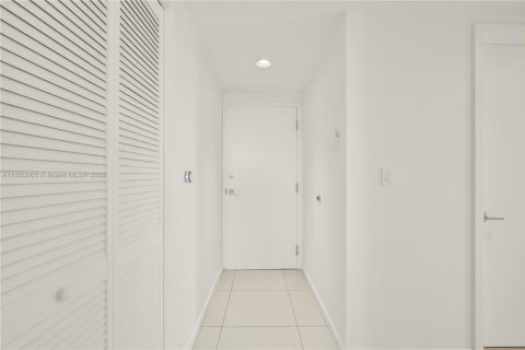 Condo in Doral, Florida, 3 bedrooms  № 1889257 - photo 25