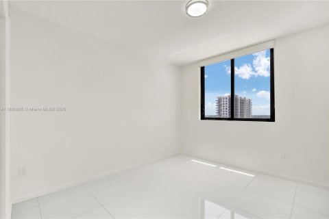 Condo in Doral, Florida, 3 bedrooms  № 1889257 - photo 27