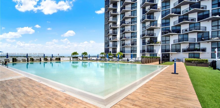 Condo in Doral, Florida, 3 bedrooms № 1889257