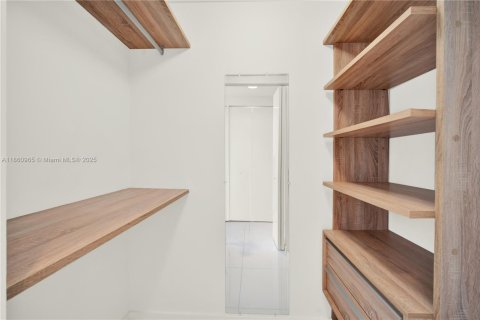 Condo in Doral, Florida, 3 bedrooms  № 1889257 - photo 24