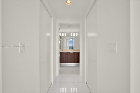 Condo in Doral, Florida, 3 bedrooms  № 1889257 - photo 20