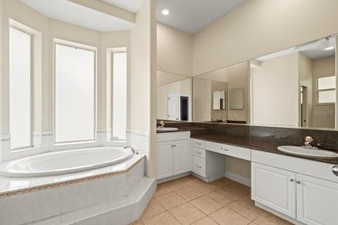 House in Lutz, Florida 5 bedrooms, 239.69 sq.m. № 1808469 - photo 18