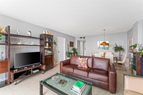 Купить кондоминиум в Холливуд, Флорида 1 спальня, 83.61м2, № 1943884 - фото 12