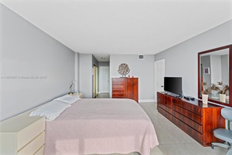 Купить кондоминиум в Холливуд, Флорида 1 спальня, 83.61м2, № 1943884 - фото 22