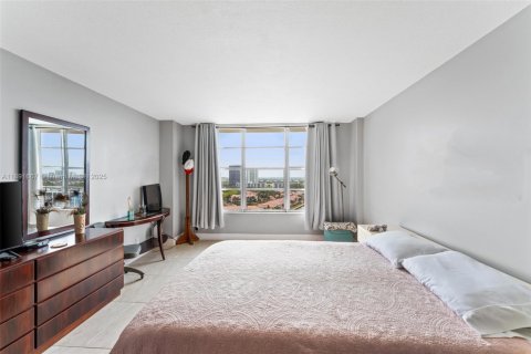 Купить кондоминиум в Холливуд, Флорида 1 спальня, 83.61м2, № 1943884 - фото 19