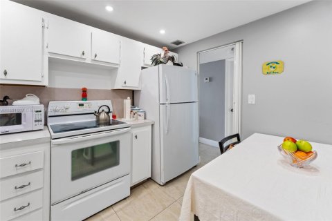 Купить кондоминиум в Холливуд, Флорида 1 спальня, 83.61м2, № 1943884 - фото 5