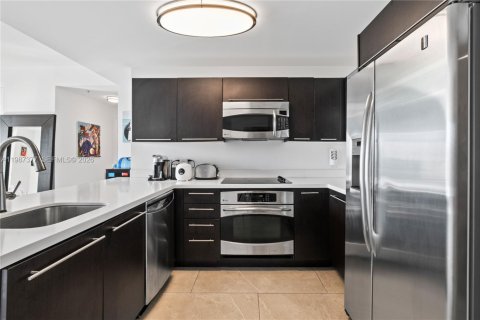 Condo in Miami, Florida, 2 bedrooms  № 2057000 - photo 7