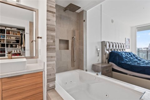 Condo in Miami, Florida, 2 bedrooms  № 2057000 - photo 11