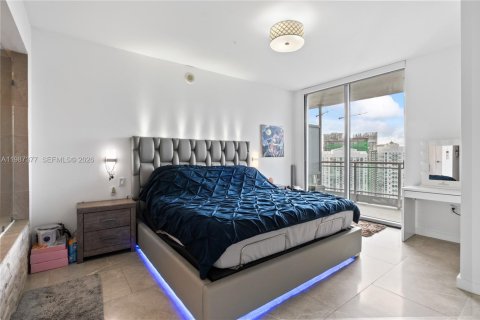 Condo in Miami, Florida, 2 bedrooms  № 2057000 - photo 9