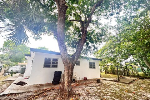 Casa en venta en Fort Lauderdale, Florida, 6 dormitorios, 209.49 m2 № 1216131 - foto 1