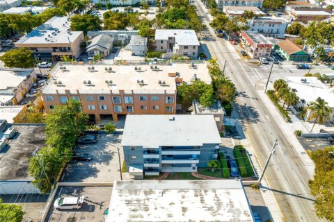Propiedad comercial en venta en Miami, Florida № 1984813 - foto 9