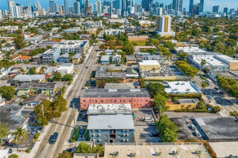 Propiedad comercial en venta en Miami, Florida № 1984813 - foto 18
