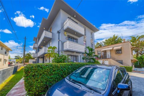 Propiedad comercial en venta en Miami, Florida № 1984813 - foto 2