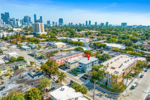 Propiedad comercial en venta en Miami, Florida № 1984813 - foto 13