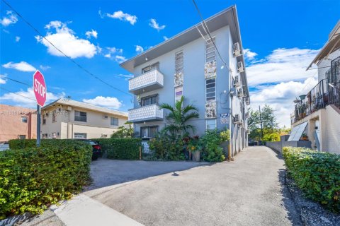 Propiedad comercial en venta en Miami, Florida № 1984813 - foto 1