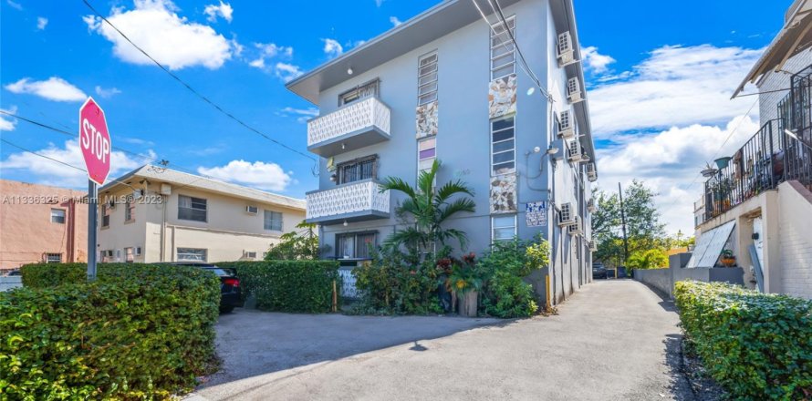 Propiedad comercial en Miami, Florida № 1984813