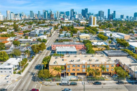 Propiedad comercial en venta en Miami, Florida № 1984813 - foto 16