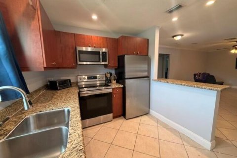 Condo in North Palm Beach, Florida, 2 bedrooms № 2147309