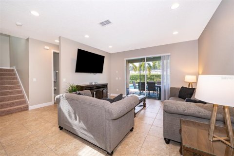 Casa en venta en Kissimmee, Florida, 8 dormitorios, 316.98 m2 № 1723163 - foto 11