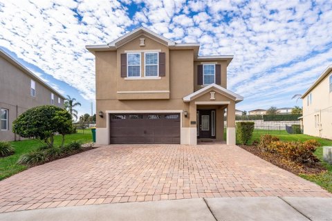 Casa en venta en Kissimmee, Florida, 8 dormitorios, 316.98 m2 № 1723163 - foto 1