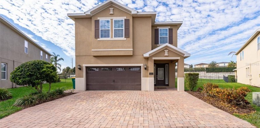 Casa en Kissimmee, Florida 8 dormitorios, 316.98 m2 № 1723163