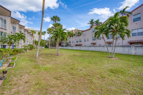 Condo in Lauderdale-by-the-Sea, Florida, 2 bedrooms  № 1708401 - photo 23