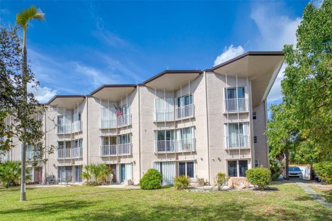 Condo in Lauderdale-by-the-Sea, Florida, 2 bedrooms  № 1708401 - photo 4