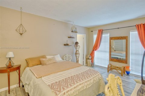 Condo in Lauderdale-by-the-Sea, Florida, 2 bedrooms  № 1708401 - photo 19