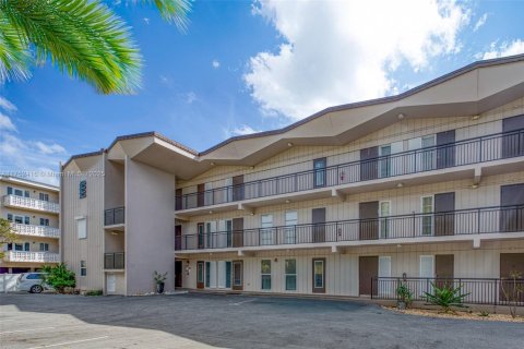 Condo in Lauderdale-by-the-Sea, Florida, 2 bedrooms  № 1708401 - photo 5