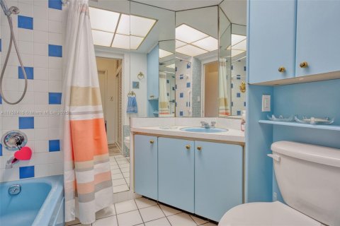 Condo in Lauderdale-by-the-Sea, Florida, 2 bedrooms  № 1708401 - photo 21