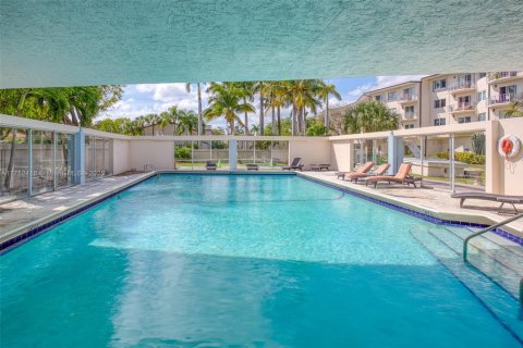 Condo in Lauderdale-by-the-Sea, Florida, 2 bedrooms  № 1708401 - photo 26