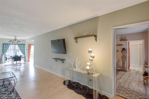 Condo in Lauderdale-by-the-Sea, Florida, 2 bedrooms  № 1708401 - photo 7