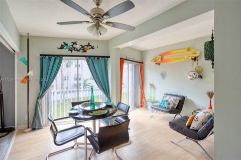 Condo in Lauderdale-by-the-Sea, Florida, 2 bedrooms  № 1708401 - photo 9