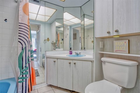 Condo in Lauderdale-by-the-Sea, Florida, 2 bedrooms  № 1708401 - photo 13