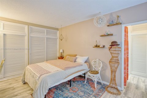 Condo in Lauderdale-by-the-Sea, Florida, 2 bedrooms  № 1708401 - photo 20