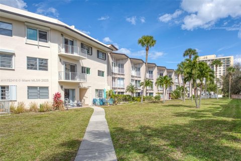 Condo in Lauderdale-by-the-Sea, Florida, 2 bedrooms  № 1708401 - photo 3