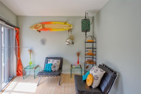 Condo in Lauderdale-by-the-Sea, Florida, 2 bedrooms  № 1708401 - photo 10