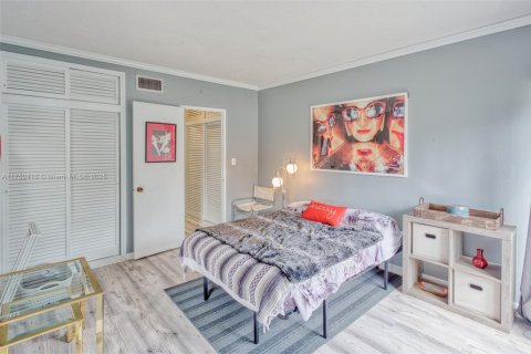Condo in Lauderdale-by-the-Sea, Florida, 2 bedrooms  № 1708401 - photo 12