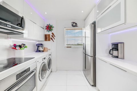 Copropriété à vendre à Deerfield Beach, Floride: 2 chambres, 117.8 m2 № 2368027 - photo 12